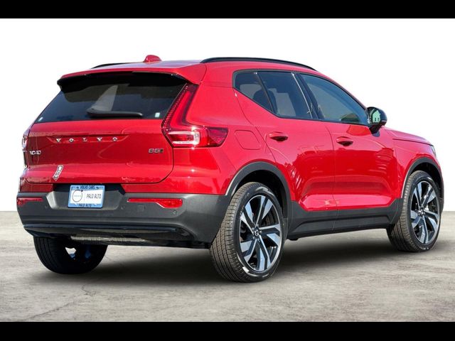 2024 Volvo XC40 Plus Dark Theme