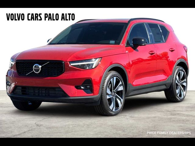 2024 Volvo XC40 Plus Dark Theme