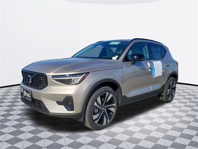 2024 Volvo XC40 Plus Dark Theme