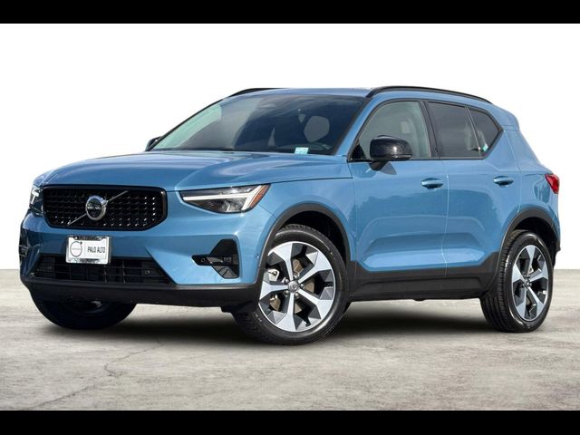 2024 Volvo XC40 Plus Dark Theme