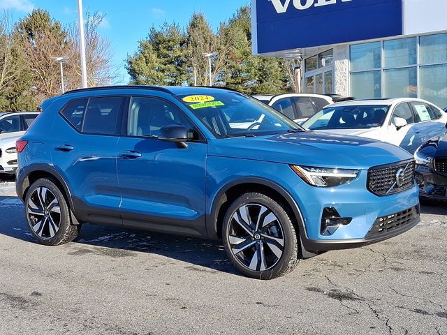 2024 Volvo XC40 Plus Dark Theme