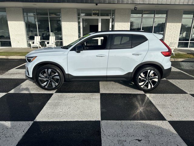 2024 Volvo XC40 Plus Dark Theme