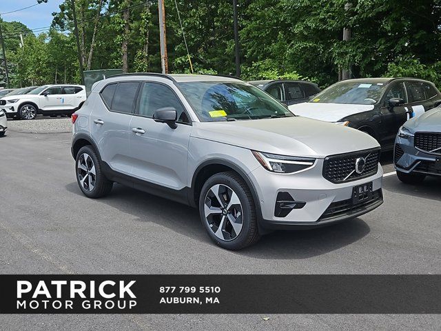 2024 Volvo XC40 Plus Dark Theme