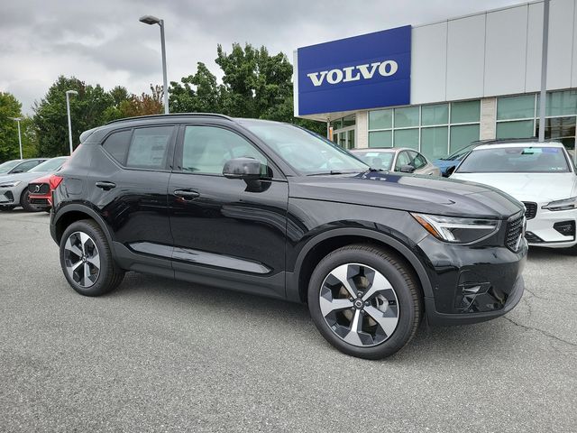 2024 Volvo XC40 Plus Dark Theme