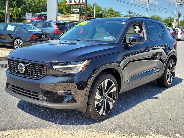 2024 Volvo XC40 Plus Dark Theme