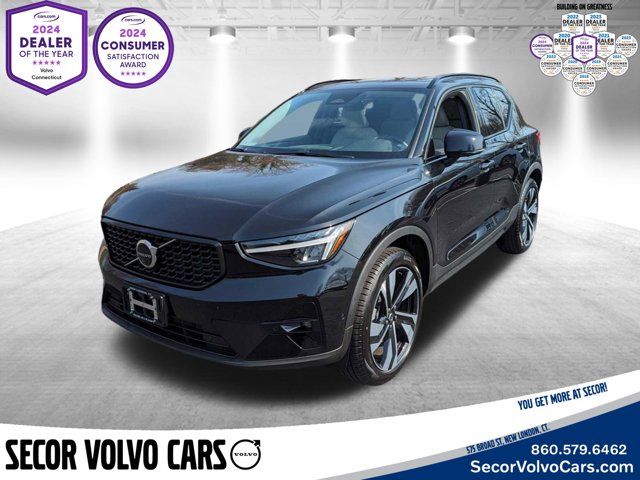 2024 Volvo XC40 Plus Dark Theme