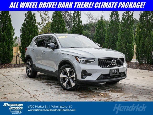 2024 Volvo XC40 Plus Dark Theme