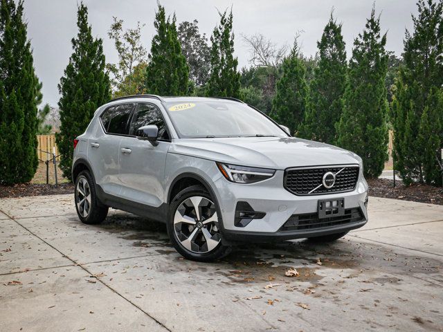 2024 Volvo XC40 Plus Dark Theme