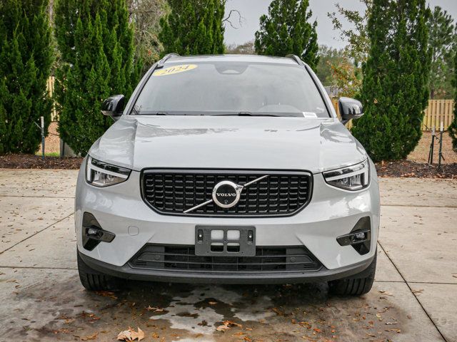 2024 Volvo XC40 Plus Dark Theme