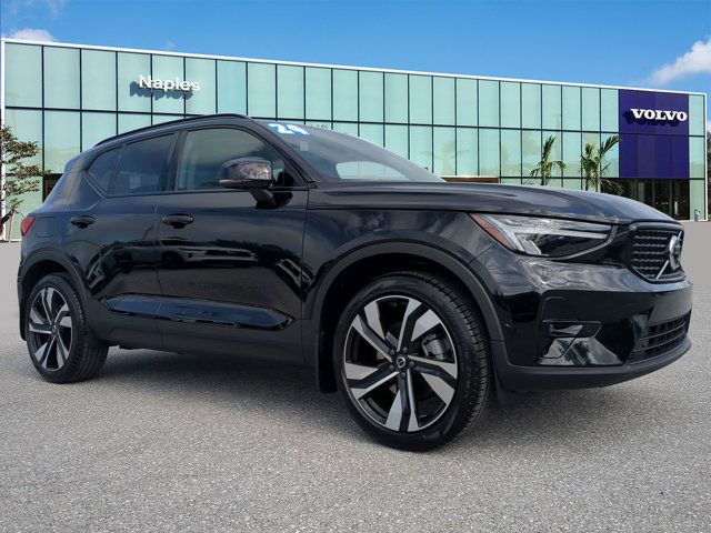 2024 Volvo XC40 Plus Dark Theme