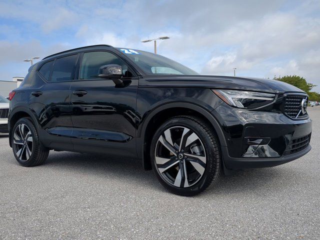 2024 Volvo XC40 Plus Dark Theme