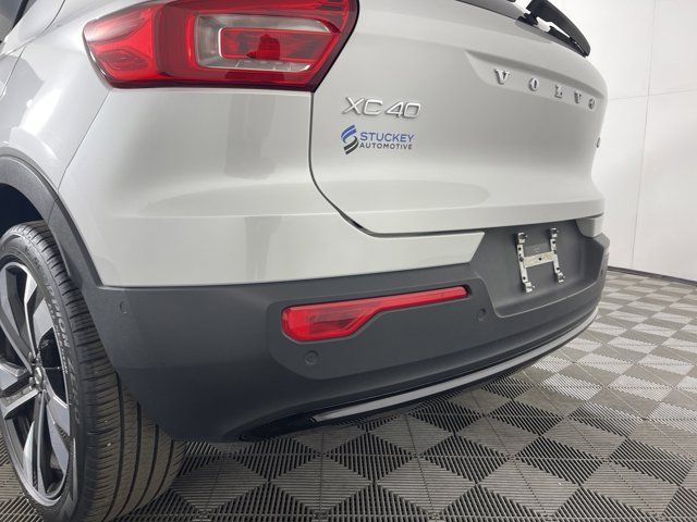2024 Volvo XC40 Plus Dark Theme