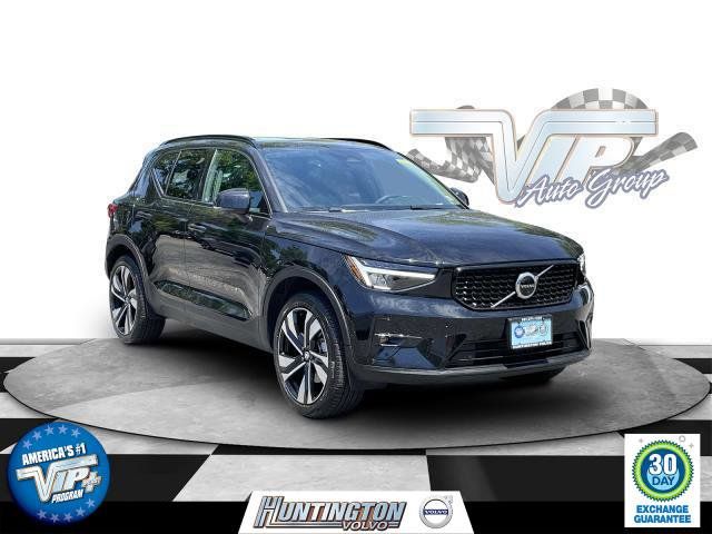 2024 Volvo XC40 Plus Dark Theme