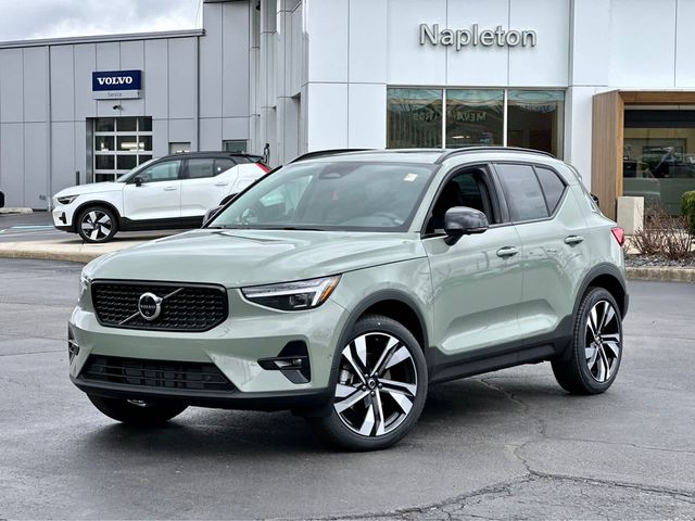 2024 Volvo XC40 Plus Dark Theme