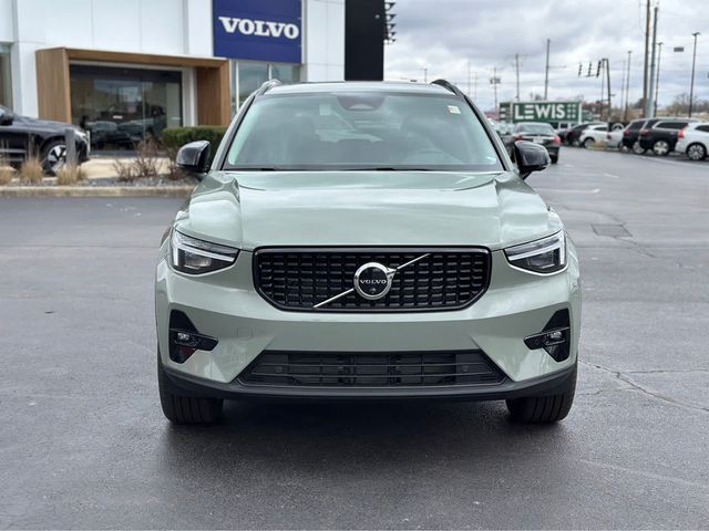 2024 Volvo XC40 Plus Dark Theme