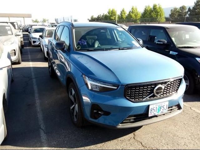 2024 Volvo XC40 Plus Dark Theme