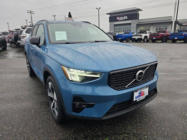 2024 Volvo XC40 Plus Dark Theme