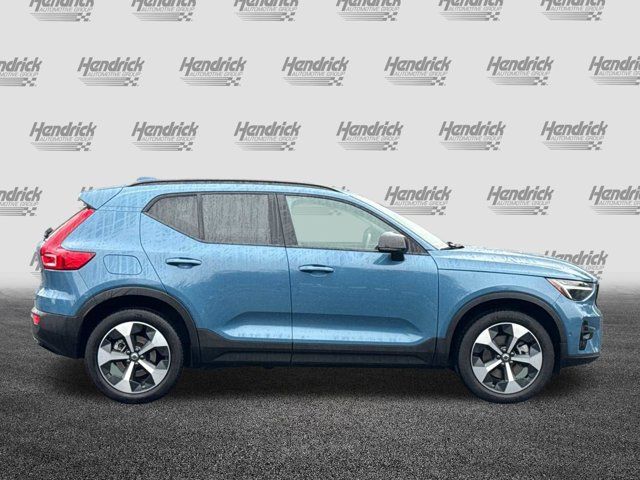 2024 Volvo XC40 Plus Dark Theme