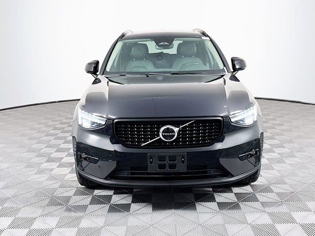 2024 Volvo XC40 Plus Dark Theme