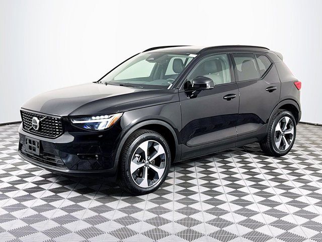 2024 Volvo XC40 Plus Dark Theme