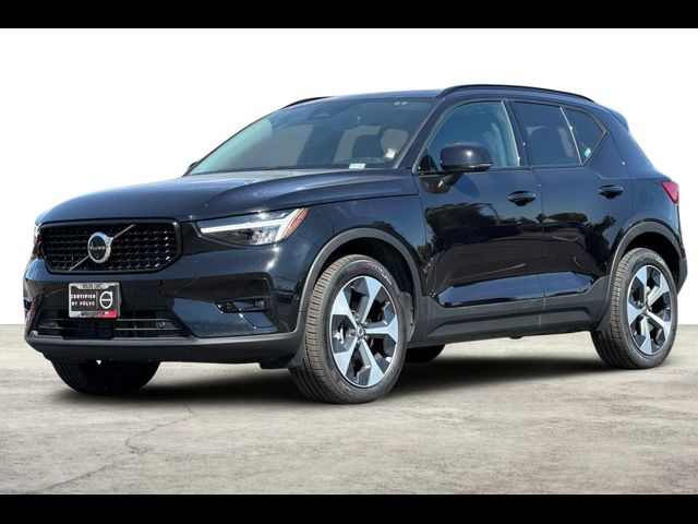 2024 Volvo XC40 Plus Dark Theme