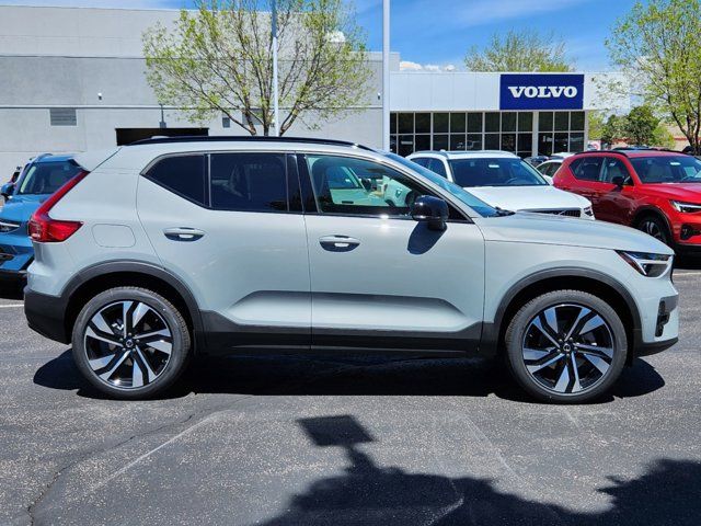 2024 Volvo XC40 Plus Dark Theme