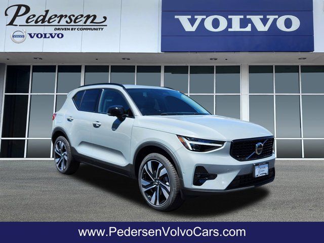 2024 Volvo XC40 Plus Dark Theme