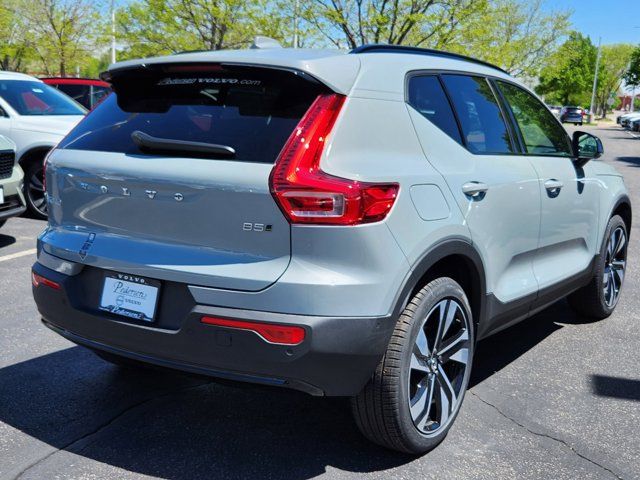 2024 Volvo XC40 Plus Dark Theme