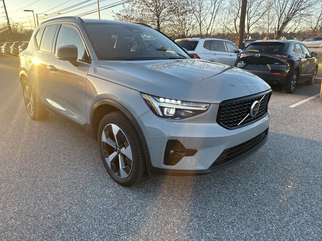 2024 Volvo XC40 Plus Dark Theme