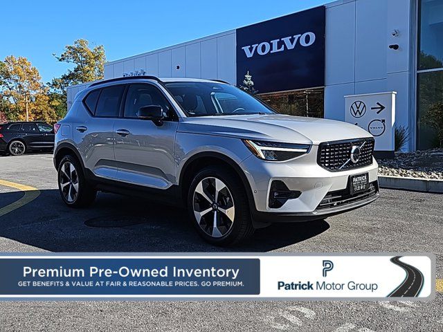 2024 Volvo XC40 Plus Dark Theme