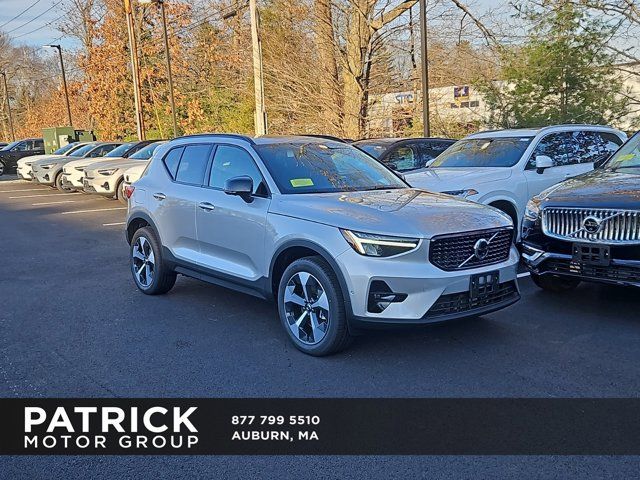 2024 Volvo XC40 Plus Dark Theme