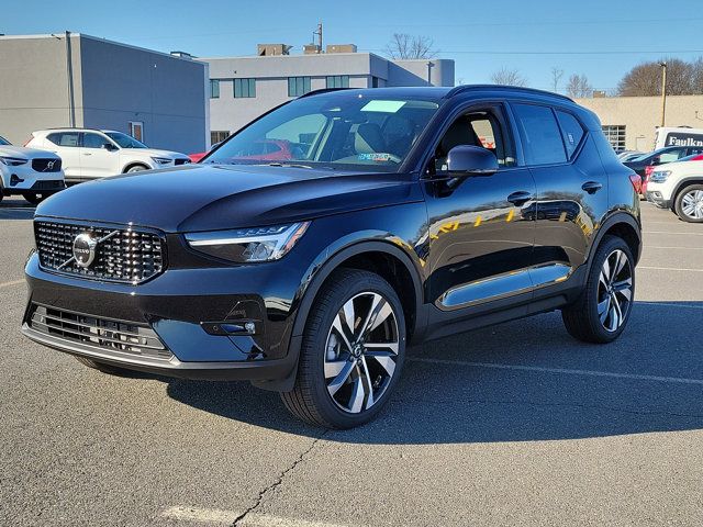 2024 Volvo XC40 Plus Dark Theme