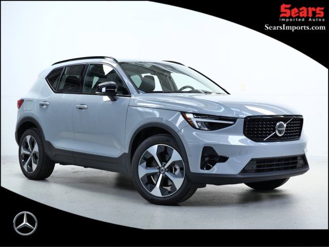 2024 Volvo XC40 Plus Dark Theme