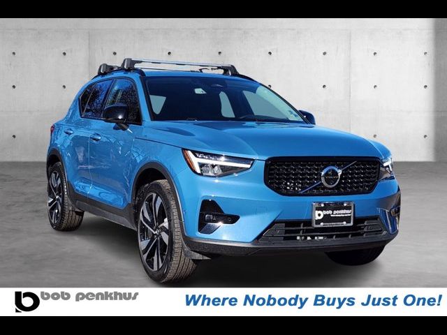 2024 Volvo XC40 Plus Dark Theme