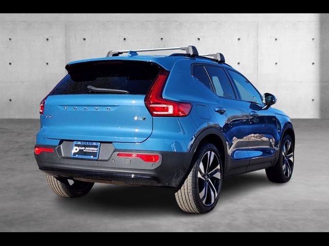 2024 Volvo XC40 Plus Dark Theme