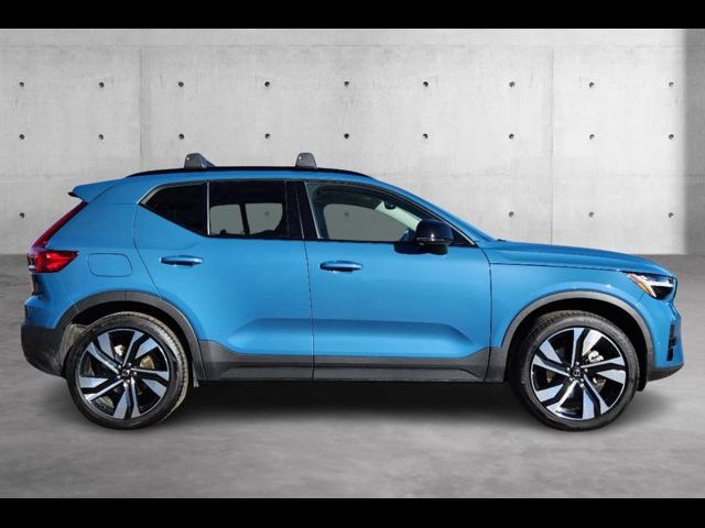 2024 Volvo XC40 Plus Dark Theme