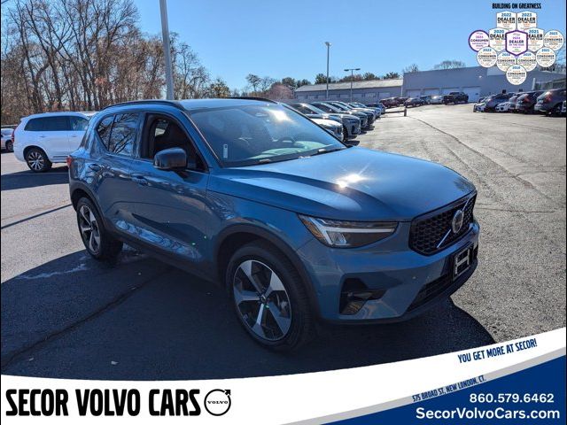 2024 Volvo XC40 Plus Dark Theme