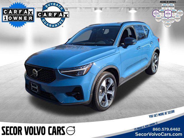 2024 Volvo XC40 Plus Dark Theme