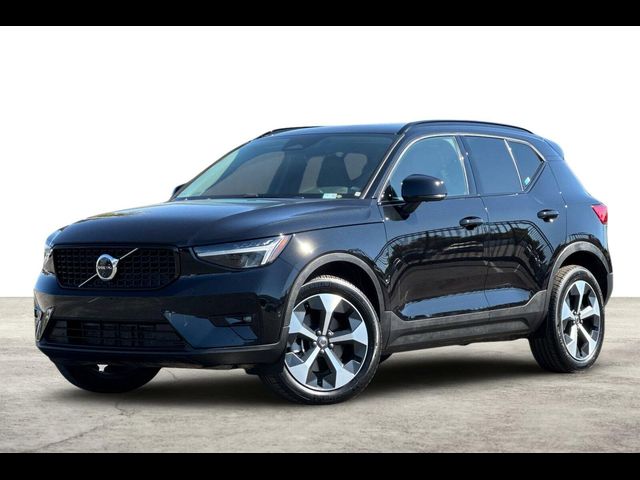 2024 Volvo XC40 Plus Dark Theme