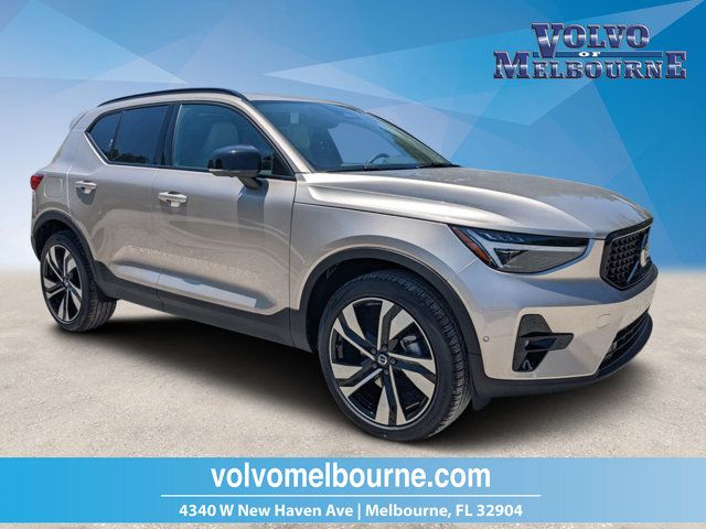 2024 Volvo XC40 Plus Dark Theme