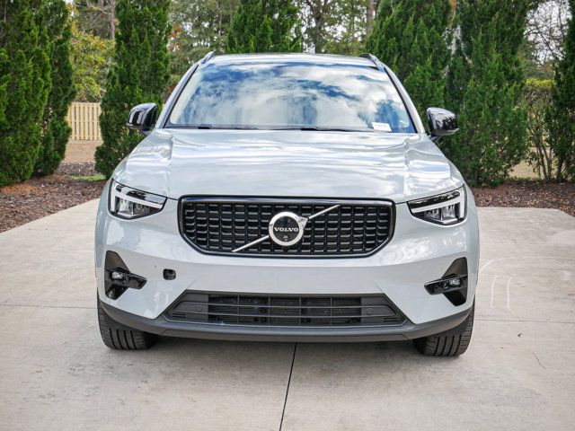 2024 Volvo XC40 Plus Dark Theme