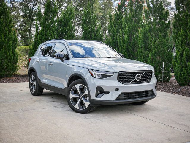 2024 Volvo XC40 Plus Dark Theme