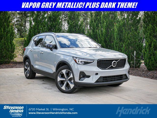 2024 Volvo XC40 Plus Dark Theme