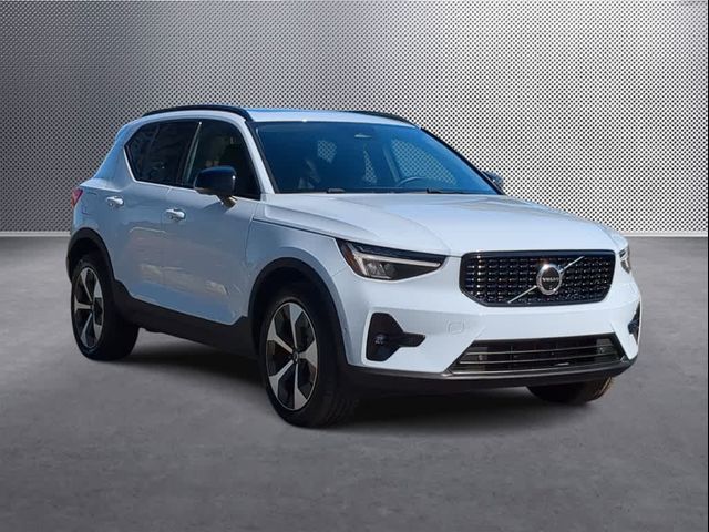 2024 Volvo XC40 Plus Dark Theme