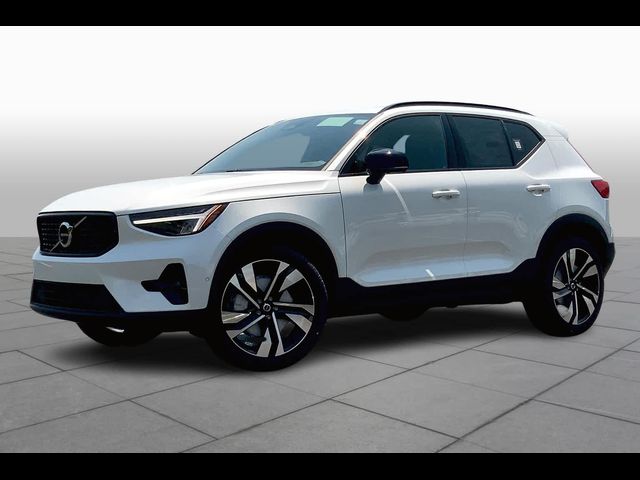 2024 Volvo XC40 Plus Dark Theme