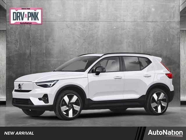 2024 Volvo XC40 Plus Dark Theme