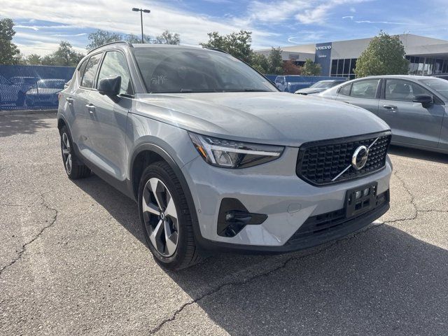 2024 Volvo XC40 Plus Dark Theme