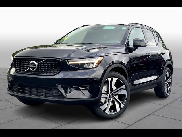 2024 Volvo XC40 Plus Dark Theme