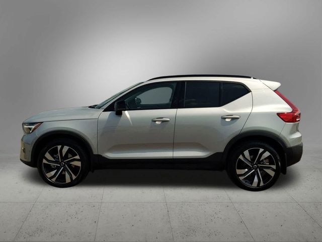 2024 Volvo XC40 Plus Dark Theme