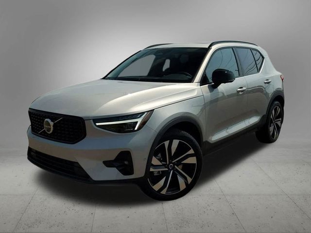 2024 Volvo XC40 Plus Dark Theme